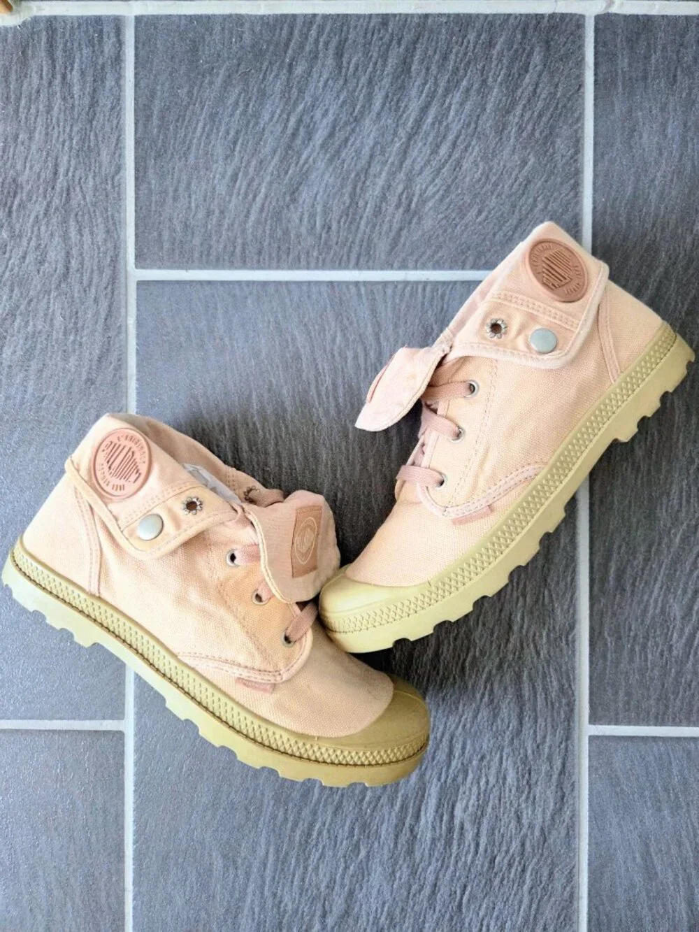 Palladium Tan Pink Putty Baggy Low Fold Over Combat Lace Up Boot Women's size 9